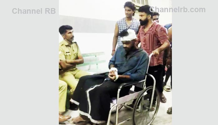 Read more about the article ഡിവൈഎഫ്ഐ പ്രവർത്തകനെ വീടുകയറി വെട്ടി ആർഎസ്എസ് പ്രവർത്തകർ; ജോയിയുടെ പോസ്റ്റർ നശിപ്പിച്ചതുമായി ബന്ധപ്പെട്ട് തർക്കം