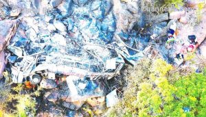 Read more about the article ബസ് അപകടത്തിൽ 45 പേരുടെ ജീവൻ പൊലിഞ്ഞു; അത്ഭുതകരമായി രക്ഷപ്പെട്ട് എട്ട് വയസുകാരി, തീർത്ഥാടകരുമായി പുറപ്പെട്ട ബസ് അപകടത്തില്‍ കത്തികരിഞ്ഞു