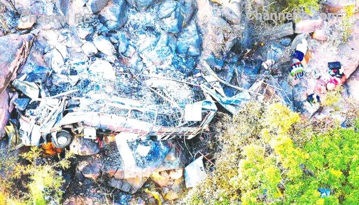 You are currently viewing ബസ് അപകടത്തിൽ 45 പേരുടെ ജീവൻ പൊലിഞ്ഞു; അത്ഭുതകരമായി രക്ഷപ്പെട്ട് എട്ട് വയസുകാരി, തീർത്ഥാടകരുമായി പുറപ്പെട്ട ബസ് അപകടത്തില്‍ കത്തികരിഞ്ഞു