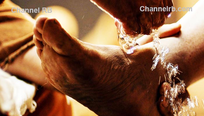 You are currently viewing പെസഹാ വ്യാഴം; ക്രൈസ്തവ ദേവാലയങ്ങളിൽ കാൽകഴുകൽ ശുശ്രൂഷയും പ്രത്യേക പ്രാർത്ഥനാ ചടങ്ങുകളും