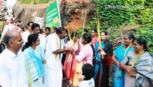 Read more about the article ഓശാന ഞായർ തിരുകർമ്മങ്ങളിൽ യു.ഡി.എഫ് സ്ഥാനാർത്ഥി രാജ്മോഹൻ ഉണ്ണിത്താൻ; തൃക്കരിപ്പൂർ നിയോജക മണ്ഡലത്തിലെ രണ്ടാംഘട്ട പര്യടനം