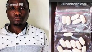 Read more about the article ശരീരത്തില്‍ ക്യാപ്സ്യൂള്‍ രൂപത്തില്‍ ലഹരി; ആറ് കോടിയുടെ കൊക്കെയിനും ആയി കെനിയൻ പൗരൻ പിടിയില്‍