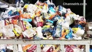 Read more about the article വയനാട്ടില്‍ വോട്ടര്‍മാര്‍ക്ക് വിതരണം ചെയ്യാന്‍ വ്യാപകമായി കിറ്റുകള്‍ എത്തിച്ചു; ബി.ജെ.പിയെ കുറ്റപ്പെടുത്തി ഇടത്- വലത് മുന്നണികള്‍, അത് വഴിപാട് നേർച്ചയാണ്‌, ആദിവാസി സമൂഹത്തെ അപമാനിക്കുന്നു: കെ.സുരേന്ദ്രൻ