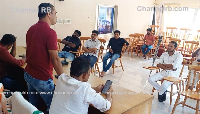 You are currently viewing മാധ്യമ പ്രവർത്തകരെ ആക്രമിച്ച സംഭവം; കുറ്റക്കാർക്ക് എതിരെ ഉടൻ നടപടി വേണം; പത്രപ്രവർത്തക യൂണിയൻ കാസർകോട് ജില്ലാ കമ്മിറ്റി പ്രതിഷേധിച്ചു