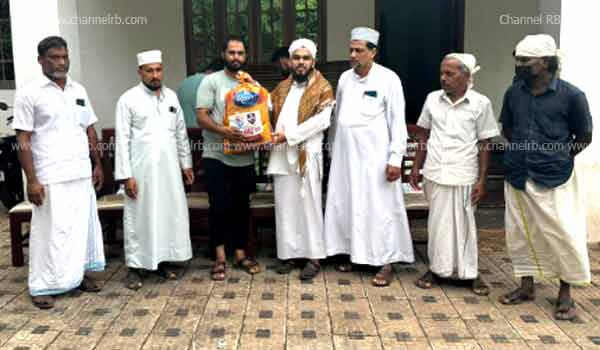 Read more about the article “പുണ്യ മാസത്തിൽ ഒരു കൈതാങ്” യുണൈറ്റഡ്‌ കമ്പാർ റംസാൻ റിലീഫ്‌ 2024 വിതരണം ചെയ്തു