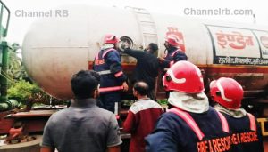 Read more about the article ഭീതി ഒഴിഞ്ഞു, ദുരന്തവും; കാഞ്ഞങ്ങാട് ടാങ്കർ ലോറി മറിഞ്ഞ് വാതകം ചോർന്നത് ​ഗതാ​ഗതം തടസപ്പെട്ടു, ആളപായമില്ല