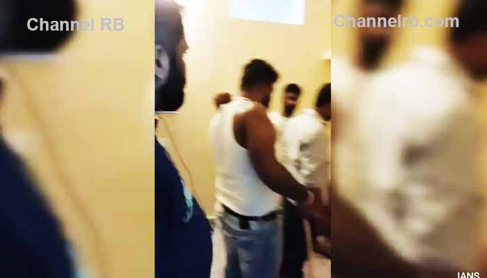 You are currently viewing കാർ ഡീലർമാരെ തട്ടിക്കൊണ്ടു പോയി; നഗ്നരാക്കി സ്വകാര്യ ഭാഗങ്ങളിൽ ഷോക്കടിപ്പിച്ച കൊടുംക്രൂരത, ഏഴുപേർ അറസ്റ്റിലായി, മുഴുവൻ പ്രതികൾക്കായി അന്വേഷണം തുടരുന്നു