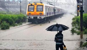 Read more about the article കനത്ത മഴയും മോശം കാലാവസ്ഥയും; ട്രെയിനുകള്‍ വൈകിയോടുന്നു, തിരുവനന്തപുരം ഭാഗത്തേക്കുള്ള പത്തിലധികം ട്രെയിനുകളാണ് വൈകി ഓടുന്നത്, അതിശക്തമായ മഴ തുടരുമെന്നാണ് മുന്നറിയിപ്പ്