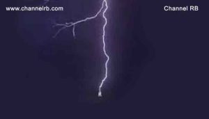 Read more about the article വീടിനടുത്തുള്ള പറമ്പിൽ ജോലി ചെയ്യുകയായിരുന്നു; നീലേശ്വരത്ത് ഗൃഹനാഥൻ ഇടിമിന്നലേറ്റ് മരിച്ചു; ബുധനാഴ്ച വൈകീട്ടാണ് സംഭവം