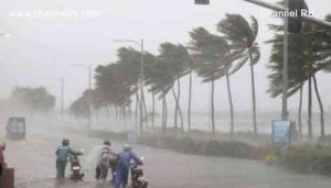 Read more about the article ചുഴലിക്കാറ്റ് രണ്ട് മരണം; നിരവധി ട്രെയിനുകൾ റദ്ദാക്കി; ജാഗ്രത തുടരുന്നു