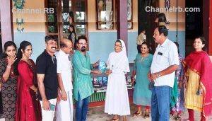 Read more about the article ബാലസാഹിത്യ പുസ്‌തകോത്സവം പുസ്‌തക വണ്ടി; പെരിയാട്ടടുക്കം സെൻ്റ് മേരീസ് ഇംഗ്ലീഷ് മീഡിയം സ്‌കൂളിൽ എത്തി, സ്വീകരണം നൽകി