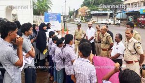 Read more about the article ലഹരി വിരുദ്ധ ദിനത്തിൽ ബേക്കൽ കോസ്റ്റൽ പോലീസ് സ്റ്റേഷനും വാസ്സ് തളങ്കര ക്ലബ്ബും ലഹരി വിരുദ്ധ റാലി സംഘടിപ്പിച്ചു; സ്‌കൂൾ കുട്ടികളും നാട്ടുകാരും റാലിയിൽ അണിചേർന്നു