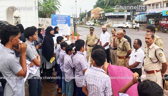 You are currently viewing ലഹരി വിരുദ്ധ ദിനത്തിൽ ബേക്കൽ കോസ്റ്റൽ പോലീസ് സ്റ്റേഷനും വാസ്സ് തളങ്കര ക്ലബ്ബും ലഹരി വിരുദ്ധ റാലി സംഘടിപ്പിച്ചു; സ്‌കൂൾ കുട്ടികളും നാട്ടുകാരും റാലിയിൽ അണിചേർന്നു