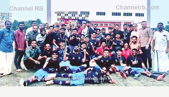 Read more about the article കാൽപന്ത് കളിയിൽ കപ്പുയർത്തിയത് ഇവരാണ്; ജില്ലാ ഫുട്‌ബോള്‍ സൂപ്പര്‍ ഡിവിഷനില്‍ മൊഗ്രാല്‍ സ്‌പോര്‍ട്‌സ് ക്ലബ്ബും, എ ഡിവിഷനില്‍ യഫാ തായലങ്ങാടിയും ചാമ്പ്യന്മാര്‍