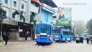 Read more about the article തൃശൂരിനെയും പെരുമഴ മുക്കി, നഗരം സ്‌തംഭിച്ചു; മേഘ വിസ്‌ഫോടനം എന്നാണ് സംശയം, കനത്ത മഴ തുടരുമെന്ന് കാലാവസ്ഥാ അറിയിപ്പ്