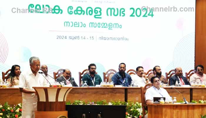 You are currently viewing കുടുംബശ്രീ മാതൃകയിൽ പ്രവാസി മിഷൻ; പ്രവാസികൾക്ക് ഇൻഷുറൻസ്, വാർധക്യകാലം ചെലവഴിക്കാൻ സൗകര്യം