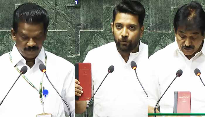 You are currently viewing കേരളത്തിലെ എം.പിമാർ ഭരണഘടന ഉയർത്തിപ്പിടിച്ച്; ലോക്‌സഭയിൽ സത്യപ്രതിജ്ഞ