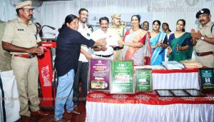 Read more about the article മധുര വനം പദ്ധതി; മികവ് പുരസ്‌കാരം ജില്ലാ പഞ്ചായത്ത് പ്രസിഡണ്ട് വിതരണം ചെയ്‌തു