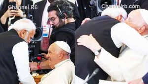 Read more about the article ജി7 ഉച്ചകോടി; ഫ്രാൻസിസ് മാർപാപ്പയെ ആശ്ലേഷിച്ച് പ്രധാനമന്ത്രി നരേന്ദ്ര മോദി, ലോക നേതാക്കളോട് മാര്‍പാപ്പയുടെ സമാധാന സന്ദേശം