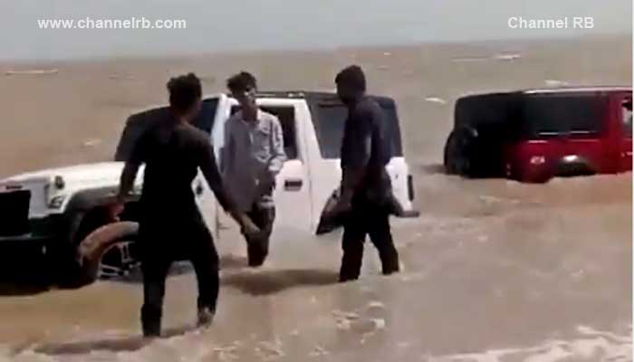 Read more about the article റീല്‍സ് ചിത്രീകരണമായിരുന്നു ലക്ഷ്യം; മഹീന്ദ്ര ഥാറുമായി കടലിലിറങ്ങി, പിന്നീട് സംഭവിച്ചത്..