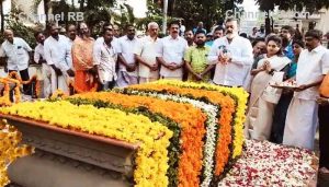 Read more about the article ‘ഇന്ദിര ഭാരത മാതാവ്; കെ.കരുണാകരന്‍ കേരളത്തിലെ കോണ്‍ഗ്രസിൻ്റെ പിതാവ്’; മുരളി മന്ദിരത്തില്‍ സുരേഷ് ഗോപി എത്തി