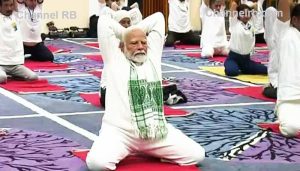 Read more about the article ‘സ്വയത്തിനും സമൂഹത്തിനും വേണ്ടിയുള്ള യോഗ’; പത്താമത് അന്താരാഷ്ട്ര യോഗ ദിനത്തോട് അനുബന്ധിച്ച് ശ്രീനഗറിൽ പ്രധാനമന്ത്രി നരേന്ദ്ര മോദി യോഗ സെഷൻ നയിച്ചു