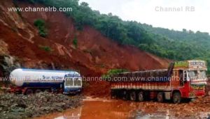 Read more about the article സമീപത്തെ വീടും ചായക്കടയും തകർന്നു; രണ്ട് ടാങ്കർ ലോറികൾ പുഴയിലേക്ക് മറിഞ്ഞു; നിരവധി വാഹങ്ങൾ മണ്ണിനടിയിൽ പെട്ടു; മരണപ്പെട്ടത് 7 പേർ; കർണ്ണാടക അങ്കോളയ്ക്ക് സമീപം ദേശീയപാതയിലുണ്ടായ മണ്ണിടിച്ചിൽ ചൊവ്വാഴ്ച്ച സംഭവിച്ചത്..