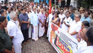 Read more about the article കേരള കർഷകസംഘം കാസർഗോഡ് ജില്ലാ കമ്മിറ്റി പോസ്റ്റ് ഓഫീസ് മാർച്ച് നടത്തി