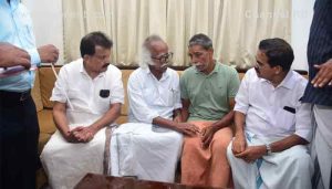 Read more about the article ചെർക്കള കുണ്ടടുക്കയിലെ കെ രഞ്ജിത്തിൻ്റെ കുടുംബാംഗങ്ങളെ വീട്ടിലെത്തി മന്ത്രി രാമചന്ദ്രൻ കടന്നപ്പള്ളി സന്ദർശിച്ചു; ആശ്വാസ ധനസഹായം കൈമാറി