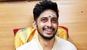 Read more about the article കണ്ഠര് രാജീവര് ഒഴിയുന്നു; ശബരിമല തന്ത്രി സ്ഥാനത്ത് ഇനി മകൻ, താഴമൺ മഠത്തിലെ അടുത്ത തലമുറയിൽ നിന്നു ഒരാൾ കൂടി എത്തുന്നു