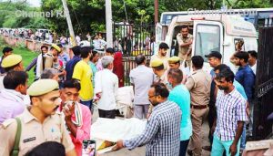 Read more about the article ഹത്രാസ് ദുരന്തത്തില്‍ മരണം 130 ആയി; പോലീസ് പറയുന്നത്..