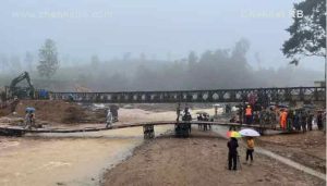 Read more about the article പണി അന്തിമഘട്ടത്തിൽ; ജെ.സി.ബി പോലുള്ള ഭാരമേറിയ വാഹനത്തിനും കടന്നുപോകാനാകും; വിശാലമായ അതിനൂതന പാലം സർക്കാർ നിർമ്മിക്കുന്നത് വരെ നിലനിർത്തും; വയനാട് മുണ്ടക്കൈയിൽ സൈന്യം പണിയുന്ന ബെയ്‌ലി പാലവും വിശേഷവും..