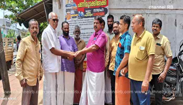 Read more about the article ദുരിതാശ്വാസനിധിയിലേക്ക് സംഭാവന നൽകി; ഗുഡ്സ് ട്രാൻസ്പോർട്ട് വർക്കേഴ്സ് യൂണിയൻ