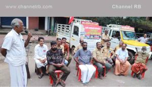 Read more about the article ഗുഡ്സ് ട്രാൻസ്പോർട്ട് തൊഴിലാളികൾ കാഞ്ഞങ്ങാട് കോട്ടച്ചേരിയിൽ സായാഹ്ന ധർണ്ണ നടത്തി