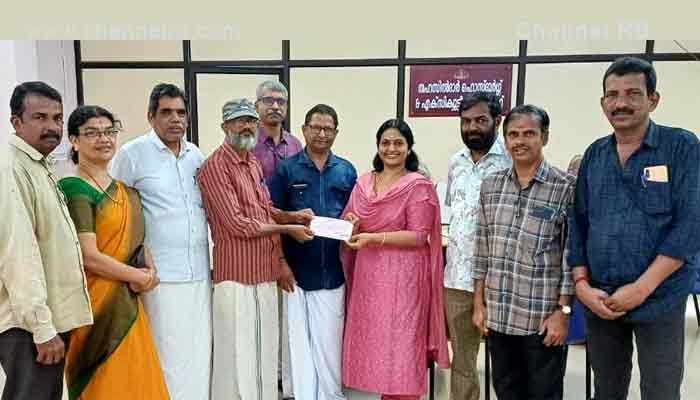 Read more about the article വയനാട് ദുരന്തം, സഹായഹസ്തം നൽകി കാഞ്ഞങ്ങാട്ടെ പൂർവ്വ വിദ്യാർത്ഥികൾ; 1982 -83 എസ്.എസ്.എൽ.സി ബാച്ച് ഊഷ്മളം കൂട്ടായ്മ