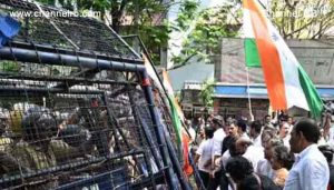 Read more about the article യൂത്ത് കോൺ​ഗ്രസ് മാർച്ചിൽ സംഘർഷം; ലാത്തിചാർജിൽ അബിൻ വർക്കിക്ക് പരിക്ക്, മുഖ്യമന്ത്രി രാജിവെക്കണമെന്ന് കോൺഗ്രസ്