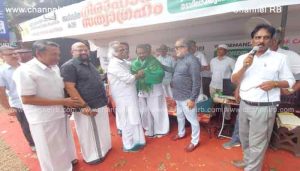 Read more about the article മന്ത്രി കടന്നപ്പള്ളി രാമചന്ദ്രൻ നിരാഹാര സത്യാഗ്രഹപ്പന്തൽ സന്ദർശിച്ചു