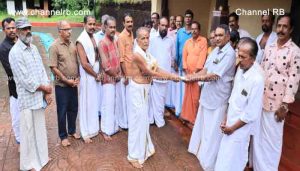 Read more about the article മടിയൻ കൂലോം നവീകരണത്തിൽ പങ്കാളികളായി ക്ഷേത്ര ജീവനക്കാരും ഭക്തജനങ്ങളും; ഫണ്ട് കൈമാറി