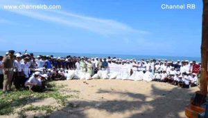 Read more about the article ശുചിത്വത്തിനായി കടൽത്തീരത്ത് മനുഷ്യച്ചങ്ങല; നെഹ്റു യുവ കേന്ദ്രയുടെ നേതൃത്വത്തിൽ തൈക്കടപ്പുറം ബീച്ചിൽ മെഗാ ശുചീകരണ യജ്ഞം നടത്തി