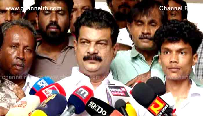 Read more about the article ഓട്ടോ ഡ്രൈവർ സത്താറിൻ്റെ കുടുംബത്തെ പി.വി അൻവർ സന്ദർശിച്ചു; പ്രതികരണ ശേഷിയില്ലാത്ത കാസർകോട്ടുകാർക്ക് മന്തി തിന്നാനെ നേരമുള്ളൂ എന്ന വിമർശനം; എം.എൽ.എയെ സ്വീകരിക്കാൻ നിരവധിപേർ