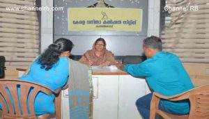 Read more about the article സ്ത്രീ പ്രശ്‌നങ്ങളെ സാമാന്യവത്ക്കരിക്കുന്ന പ്രവണത പാടില്ല; വനിതാ കമ്മീഷൻ