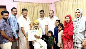 Read more about the article ഉപ്പളയിലെ കെ.എം അലി മാസ്റ്ററെ ചെർക്കളം അബ്ദുള്ള ഫൗണ്ടേഷൻ ആദരിച്ചു