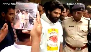 Read more about the article യുവതിയുടെ മരണം വിനയായി; നടൻ അല്ലു അര്‍ജുനെ പോലീസ് അറസ്റ്റ് ചെയ്തു; സ്റ്റേഷനിലേക്ക് ആരാധകരുടെ ഒഴുക്ക്; വൻ പോലീസ് സംഘവും പ്രദേശത്ത് നിലയുറപ്പിച്ചു; ഹൈദരാബാദിൽ സംഭവിക്കുന്നത്..