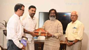 Read more about the article കുത്തരിച്ചോറും കേരള ഭക്ഷണവുമാണ് നാലുദിവസവും കഴിച്ചത്; അവധിക്കാല വിശ്രമത്തിനായി കാസർഗോഡ് എത്തിയ ജാർഖണ്ഡ് മുഖ്യമന്ത്രി നാട്ടിലേക്ക് മടങ്ങി; മറ്റു വിശേഷങ്ങൾ ഇങ്ങനെ..