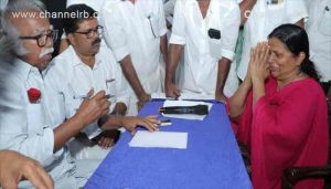 Read more about the article ഭിന്നശേഷിക്കാരുടെ വീട്ടിലേക്കുള്ള റോഡ് തടഞ്ഞതായി കണ്ണീരോടെ അമ്മ; അടിയന്തിരമായി പുന:സ്ഥാപിക്കാൻ പഞ്ചായത്ത് സെക്രട്ടറിക്ക് മന്ത്രിയുടെ നിർദേശം; ആവശ്യമെങ്കിൽ പോലീസ് സഹായവും തേടാം..