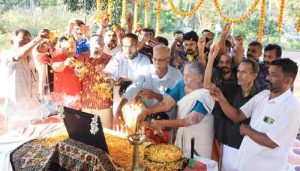 Read more about the article ധീര ജവാൻ നിധിൻ നാരായണൻ്റെ സ്മരണ പുതുക്കി മഡിയൻ ഗ്രാമം; സ്മൃതി മണ്ഡപത്തിൽ പ്രാർത്ഥനയും പുഷ്പാർച്ചനയും നടത്തി