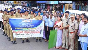 Read more about the article മാലിന്യങ്ങൾ വലിച്ചെറിയുന്നതിനെതിരെ ശക്തമായ നടപടി; ലോക വലിച്ചെറിയൽ വിരുദ്ധ വാരാചരണം; കാഞ്ഞങ്ങാട് നഗരത്തിൽ മോക്ക് ഡ്രില്ലും ഫ്ലാഷ് മോബും നാടകവും റാലിയും നടത്തി