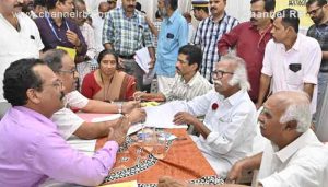 Read more about the article കയ്യൂരിലെ 30 കർഷകർക്ക് ആശ്വാസമേകി കരുതലും കൈത്താങ്ങും അദാലത്ത്; തുറവ് വെള്ളിക്കീലിലെ 100 ഏക്കർ കൃഷിഭൂമിയിലേക്ക് വൈദ്യുതി എത്തിക്കാൻ നടപടി