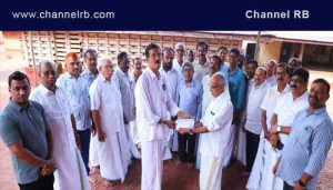 Read more about the article അതിഞ്ഞാൽ ദർഗ ശരീഫ് ജമാഅത്ത് ഭാരവാഹികൾ മടിയൻ കൂലോം ക്ഷേത്രത്തിൽ എത്തി; നവീകരണ ഫണ്ടിലേക്ക് തുക കൈമാറി