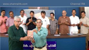 Read more about the article പ്രതികരിക്കൻ ഭയന്ന് മൗനത്തിലായ എഴുത്തുകാരുടെ എണ്ണം വർധിക്കുന്നു, പ്രശസ്ത സാഹിത്യകാരൻ പി.കെ പാറക്കടവ്; ‘ഇന്ത്യ സ്വസ്തികയുടെ നിഴലിൽ’ പുസ്തകം പ്രകാശനം ചെയ്തു